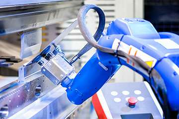 钣金行业资讯-采用机器人钣金折弯，钣金加工行业已经不再需要大批量的尺寸来使用机器人折弯机-熊猫体育·(首页)官方网站